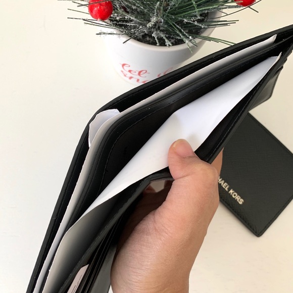 Michael Kors Harrison Bifold W Passcase - Picture 6 of 7